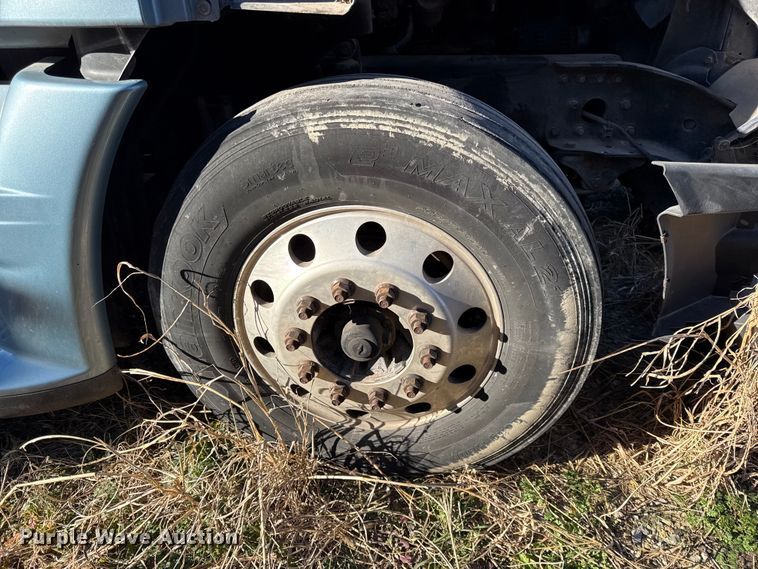 image for item EN0479 2012 Freightliner Cascadia 125 semi truck