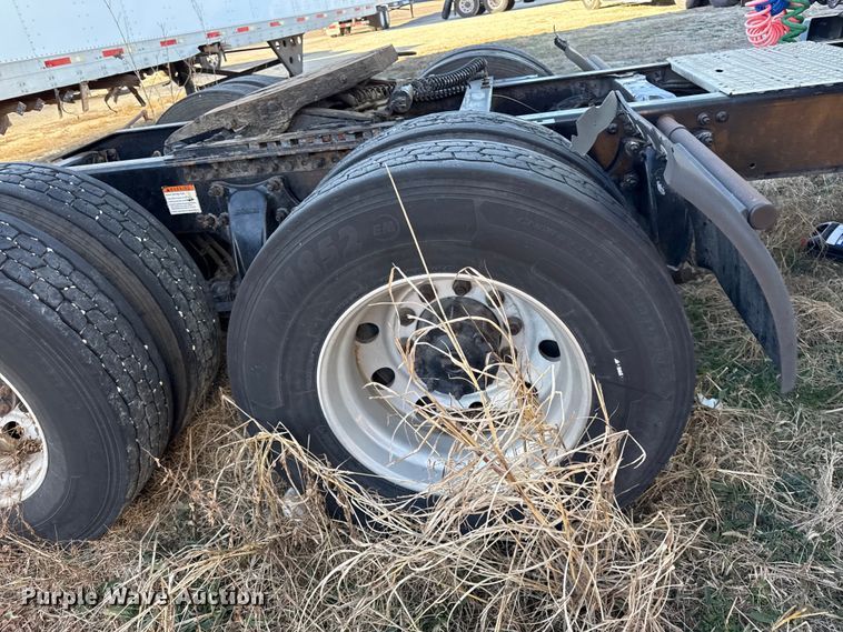 image for item EN0479 2012 Freightliner Cascadia 125 semi truck