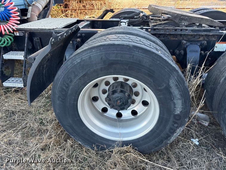 image for item EN0479 2012 Freightliner Cascadia 125 semi truck