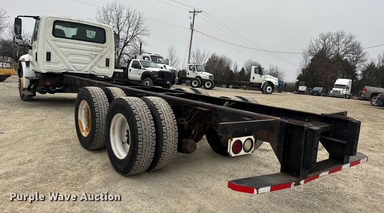 image for item EN0819 2010 International 4400 truck cab and chassis