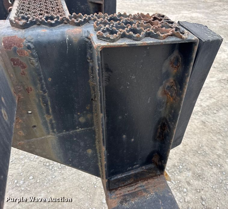 image for item EN0819 2010 International 4400 truck cab and chassis