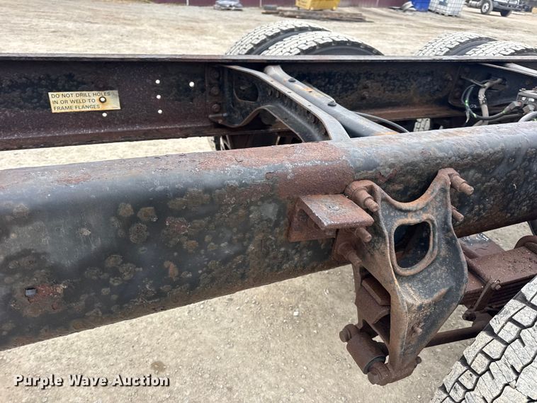 image for item EN0819 2010 International 4400 truck cab and chassis