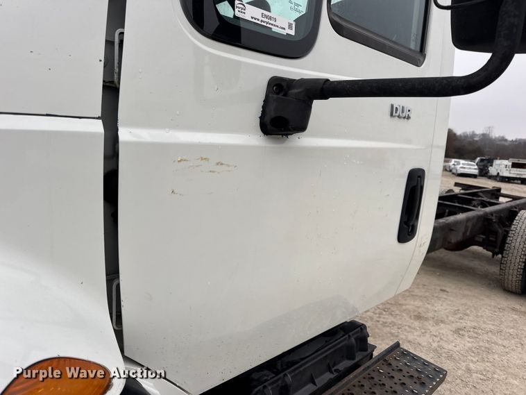 image for item EN0819 2010 International 4400 truck cab and chassis