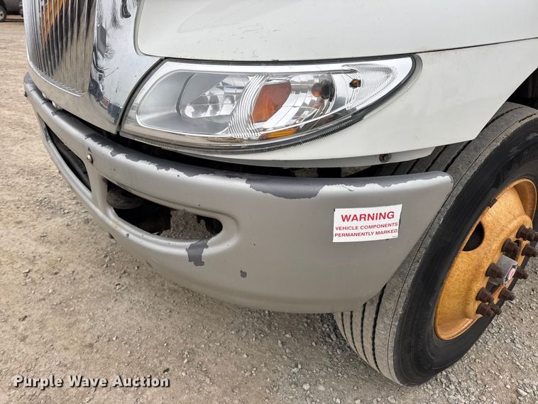 image for item EN0819 2010 International 4400 truck cab and chassis