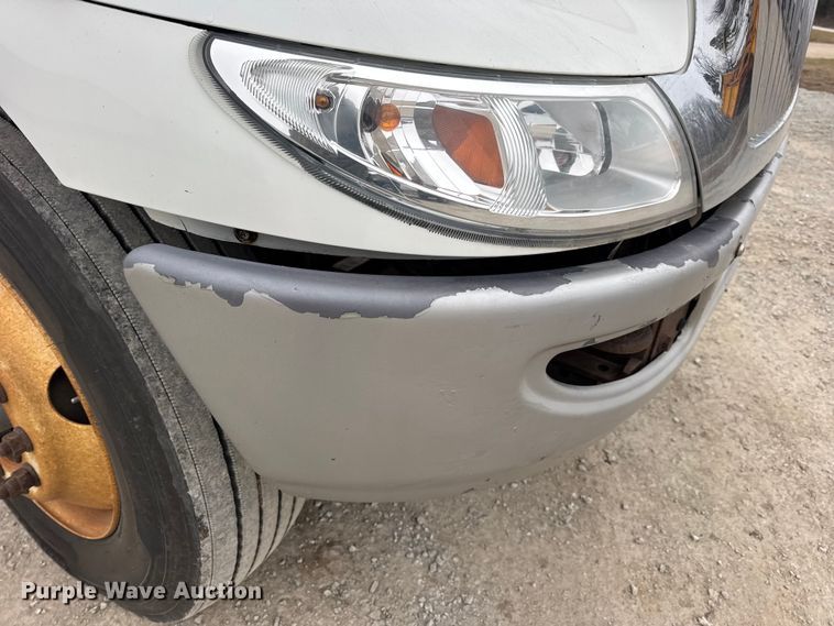 image for item EN0819 2010 International 4400 truck cab and chassis