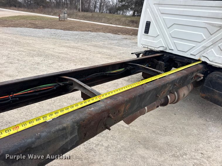 image for item EN0819 2010 International 4400 truck cab and chassis