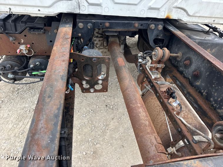 image for item EN0819 2010 International 4400 truck cab and chassis