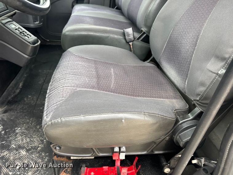 image for item EN0819 2010 International 4400 truck cab and chassis