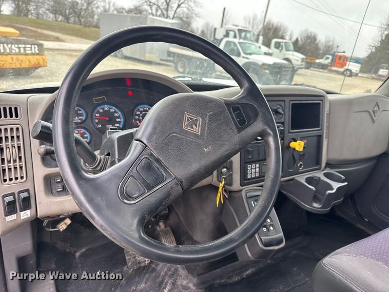 image for item EN0819 2010 International 4400 truck cab and chassis