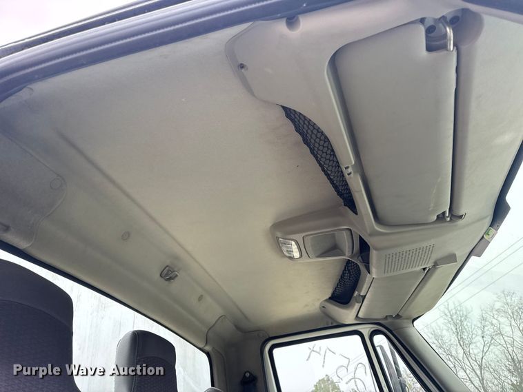 image for item EN0819 2010 International 4400 truck cab and chassis