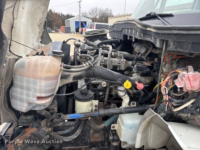 image for item EN0819 2010 International 4400 truck cab and chassis