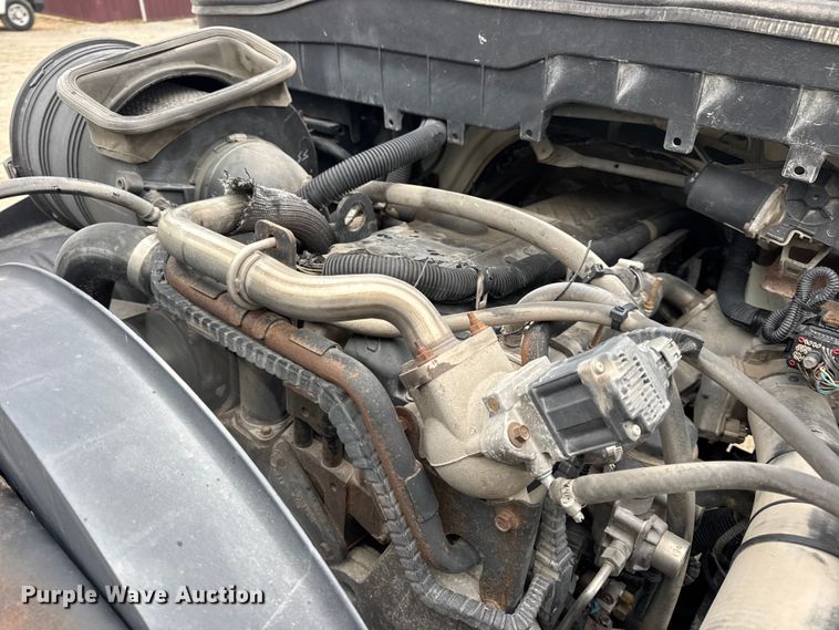 image for item EN0819 2010 International 4400 truck cab and chassis