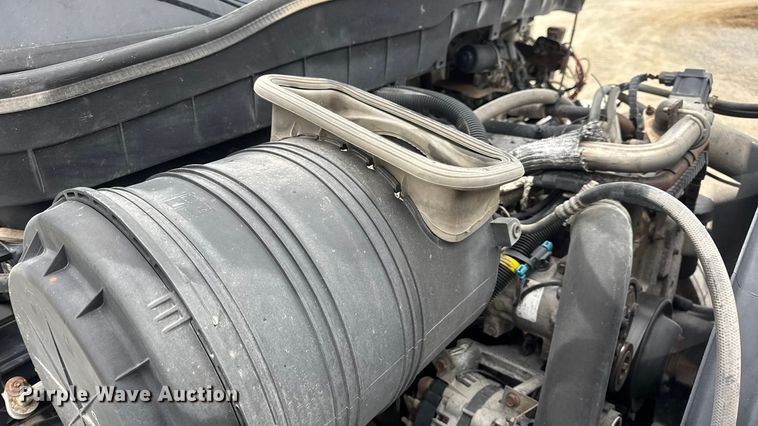 image for item EN0819 2010 International 4400 truck cab and chassis