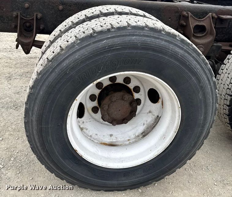 image for item EN0819 2010 International 4400 truck cab and chassis