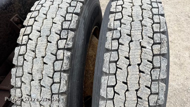 image for item EN0819 2010 International 4400 truck cab and chassis