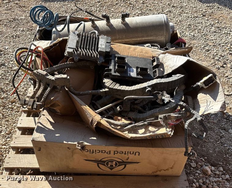 image for item EN5965 Paccar PX-13 engine and transmission