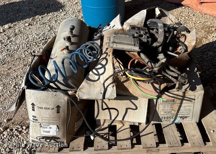 image for item EN5965 Paccar PX-13 engine and transmission