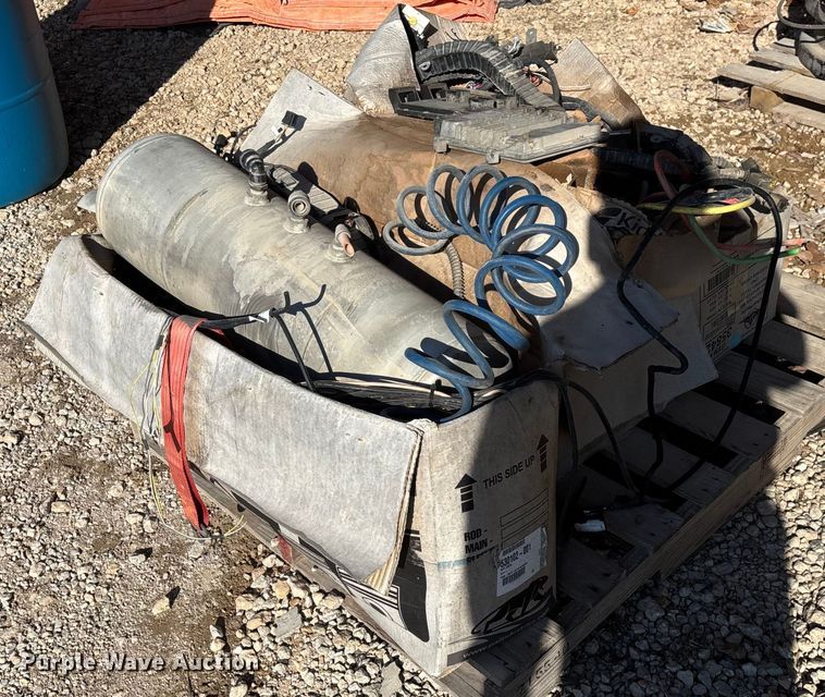 image for item EN5965 Paccar PX-13 engine and transmission