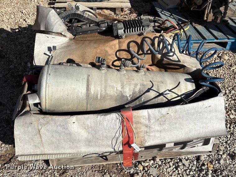 image for item EN5965 Paccar PX-13 engine and transmission