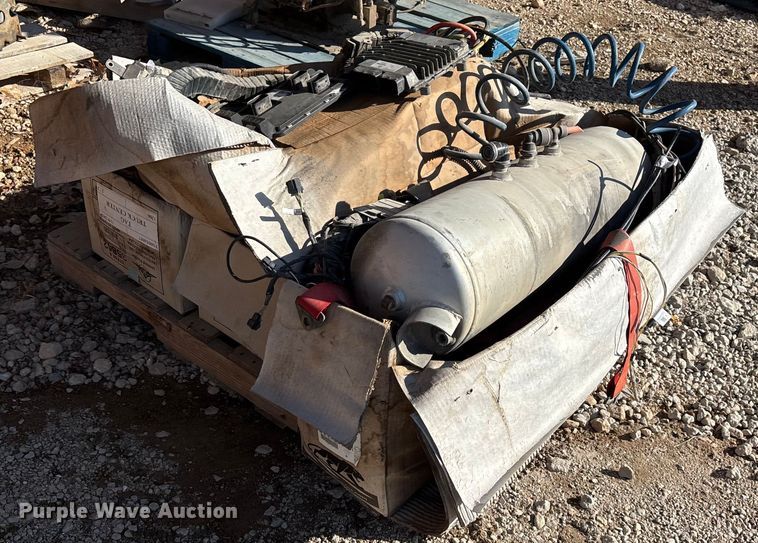 image for item EN5965 Paccar PX-13 engine and transmission