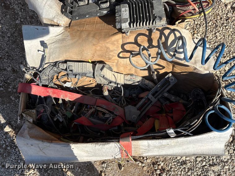 image for item EN5965 Paccar PX-13 engine and transmission