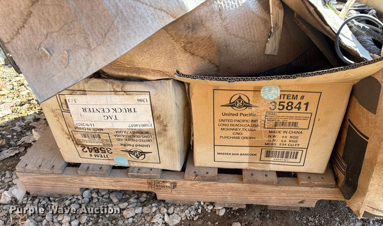 image for item EN5965 Paccar PX-13 engine and transmission