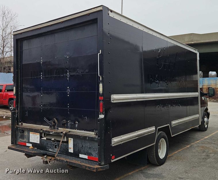 image for item EO7007 2014 GMC Savana 3500 box truck