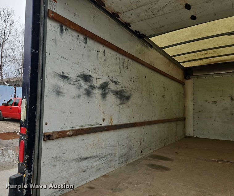 image for item EO7007 2014 GMC Savana 3500 box truck