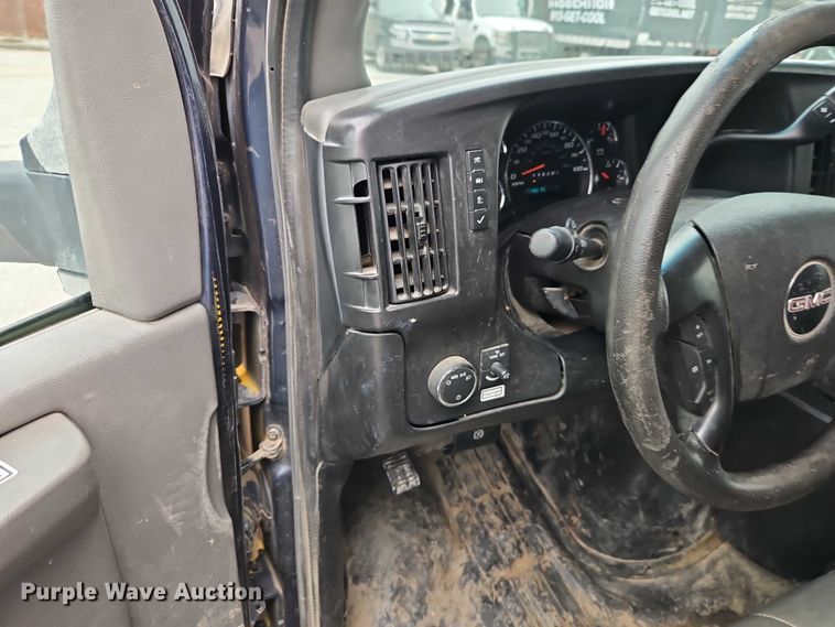 image for item EO7007 2014 GMC Savana 3500 box truck