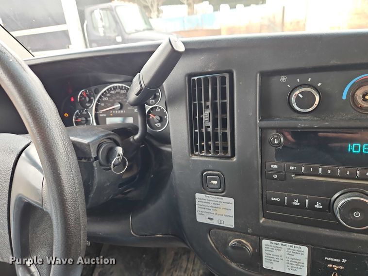 image for item EO7007 2014 GMC Savana 3500 box truck