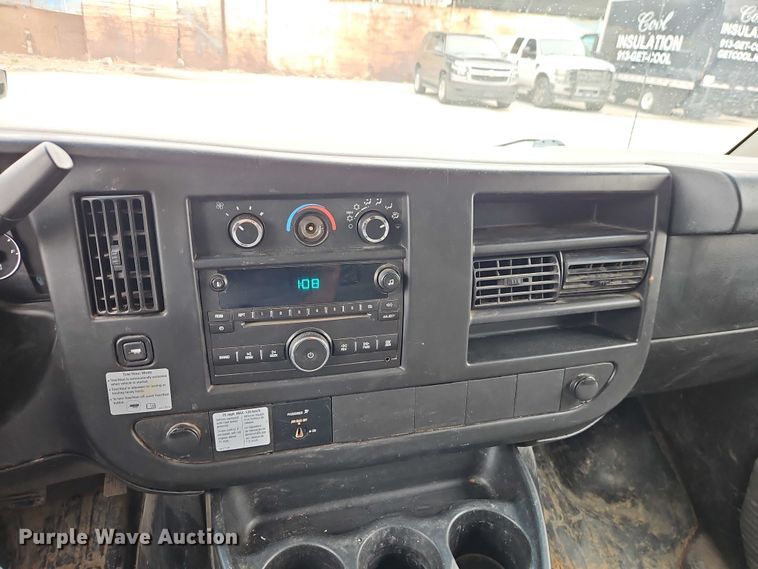 image for item EO7007 2014 GMC Savana 3500 box truck