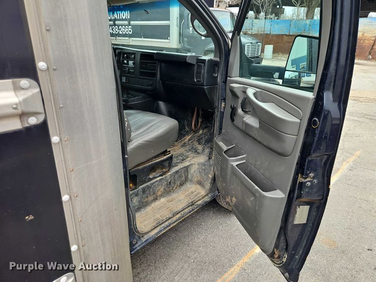 image for item EO7007 2014 GMC Savana 3500 box truck