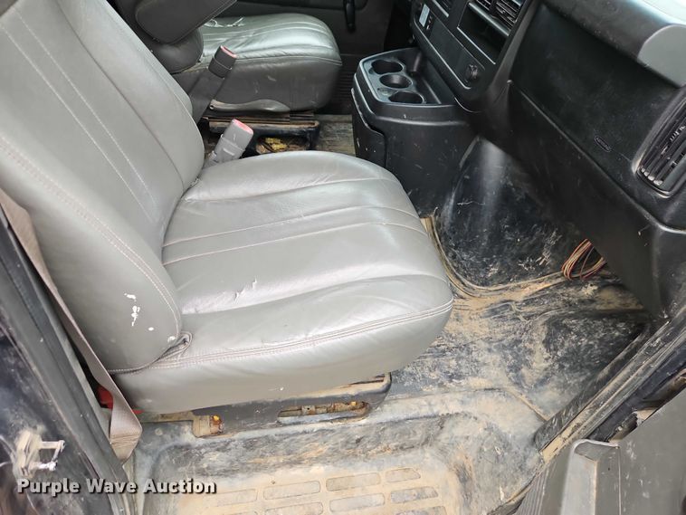 image for item EO7007 2014 GMC Savana 3500 box truck