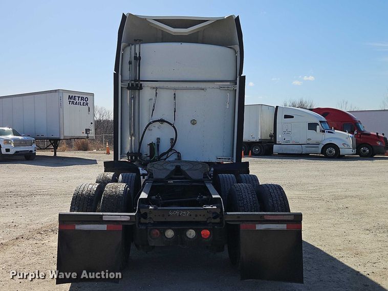 image for item EO7020 2011 Kenworth T660 semi truck