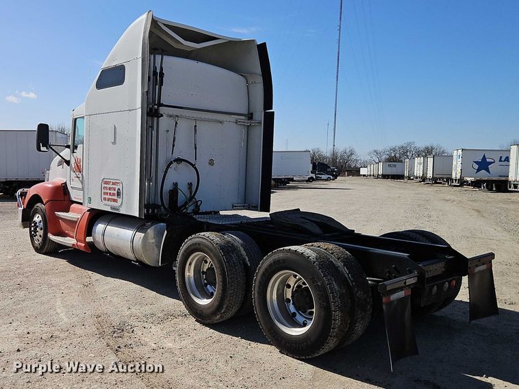 image for item EO7020 2011 Kenworth T660 semi truck