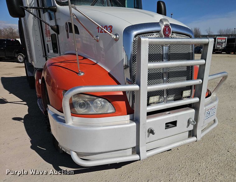 image for item EO7020 2011 Kenworth T660 semi truck