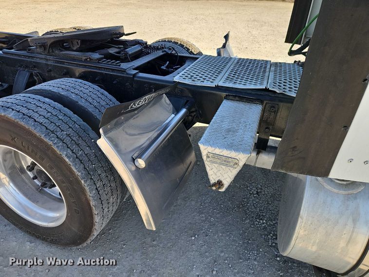 image for item EO7020 2011 Kenworth T660 semi truck