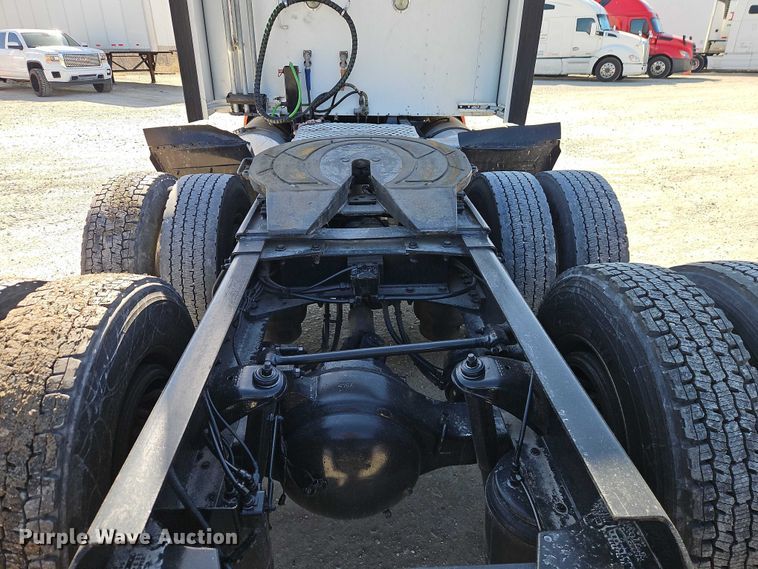 image for item EO7020 2011 Kenworth T660 semi truck