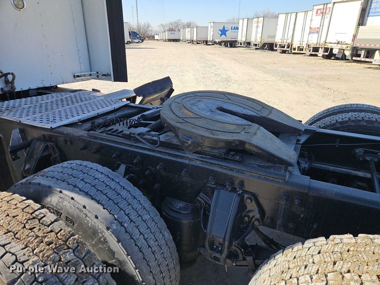 image for item EO7020 2011 Kenworth T660 semi truck