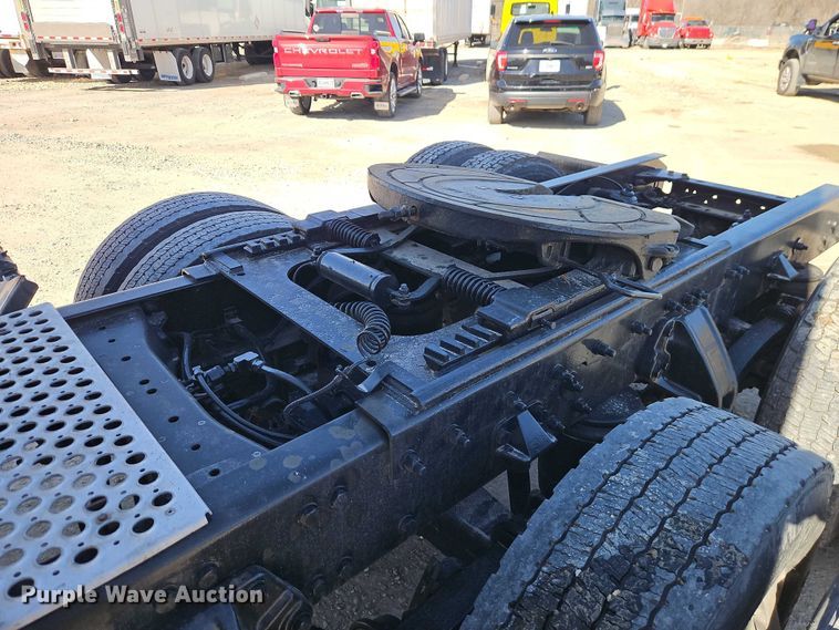 image for item EO7020 2011 Kenworth T660 semi truck