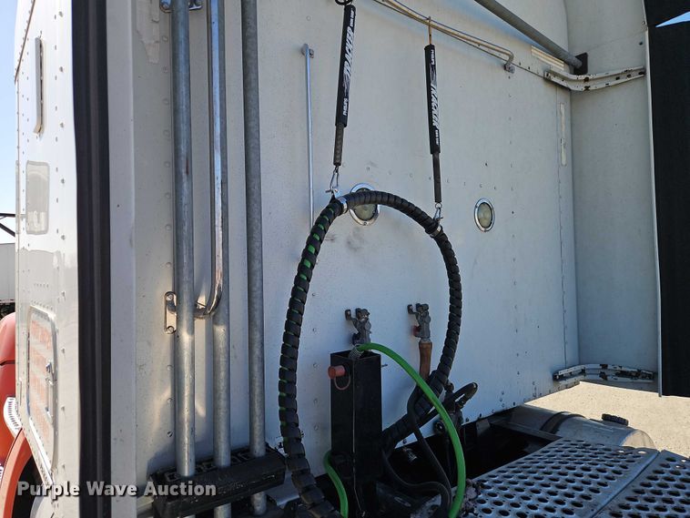 image for item EO7020 2011 Kenworth T660 semi truck