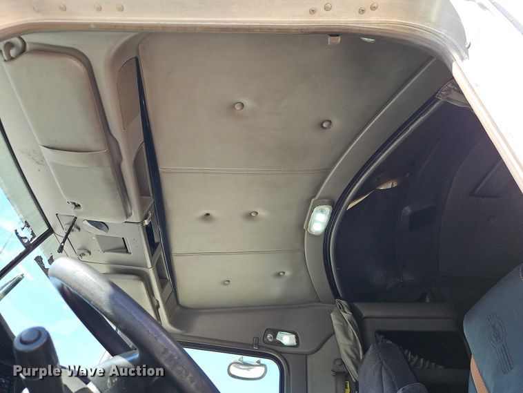 image for item EO7020 2011 Kenworth T660 semi truck