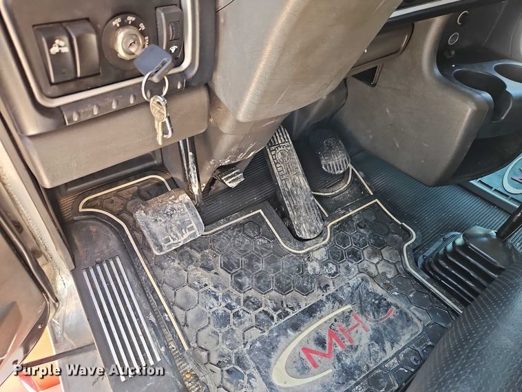 image for item EO7020 2011 Kenworth T660 semi truck