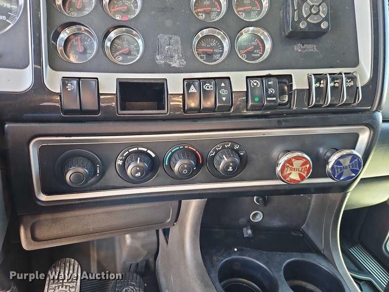 image for item EO7020 2011 Kenworth T660 semi truck