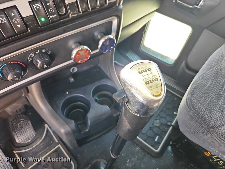 image for item EO7020 2011 Kenworth T660 semi truck