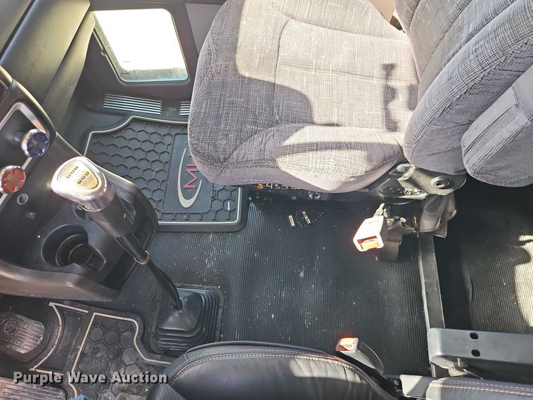 image for item EO7020 2011 Kenworth T660 semi truck