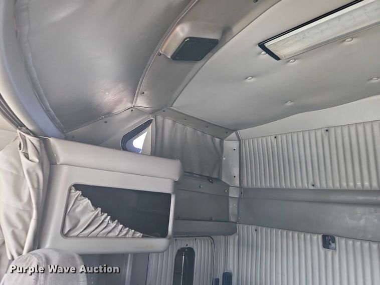 image for item EO7020 2011 Kenworth T660 semi truck