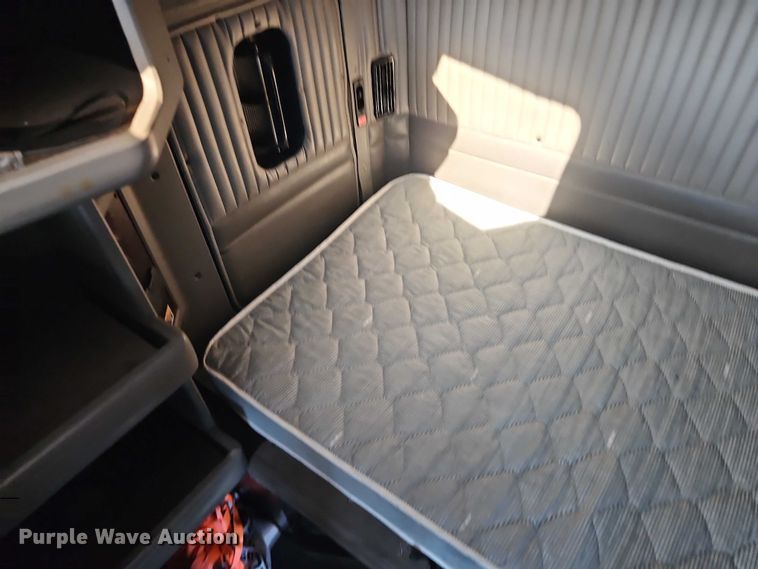 image for item EO7020 2011 Kenworth T660 semi truck