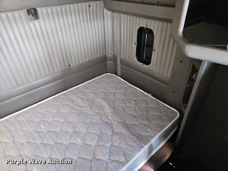 image for item EO7020 2011 Kenworth T660 semi truck