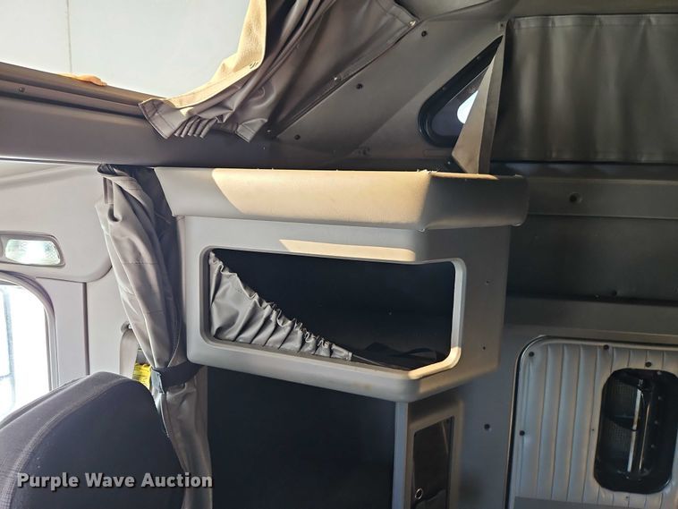 image for item EO7020 2011 Kenworth T660 semi truck